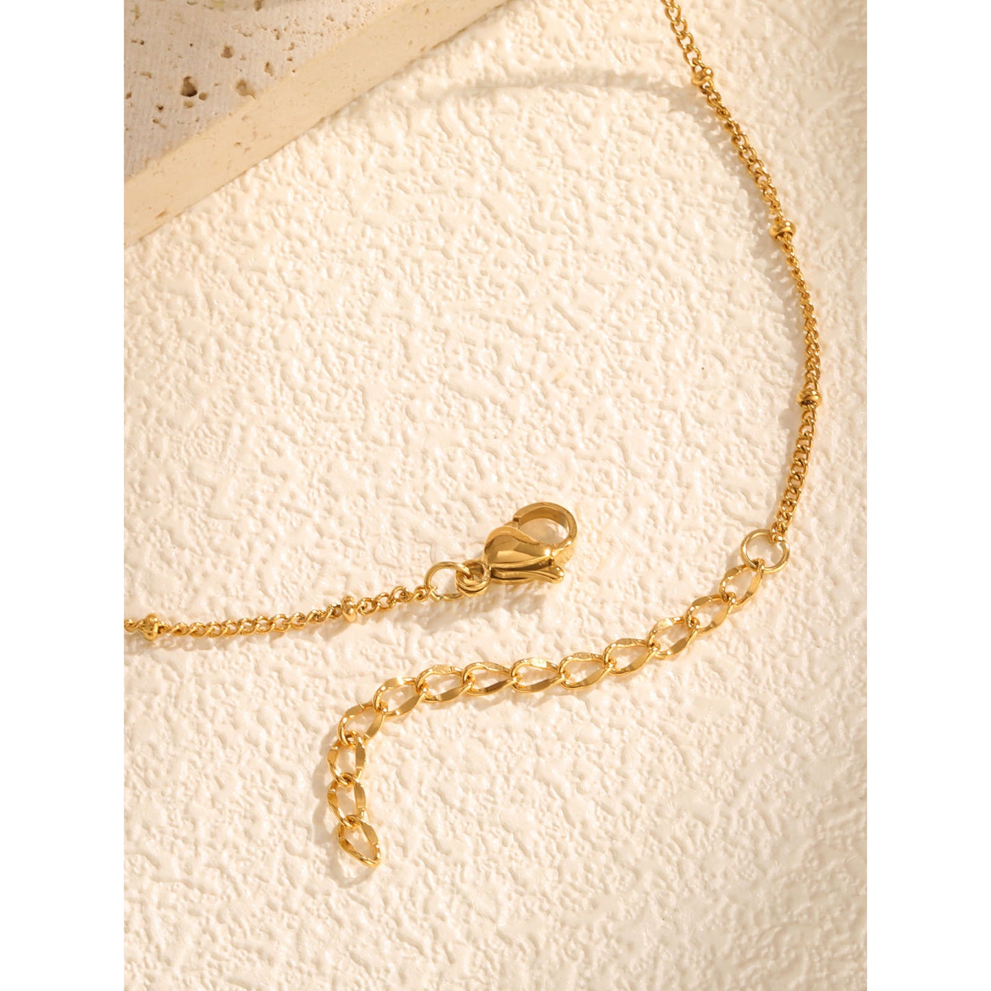 LAIS Golden Pendant Necklace Made of Stainless Steel, with Niche Design, Full of Fashion Sense, Easily Matching Various Styles