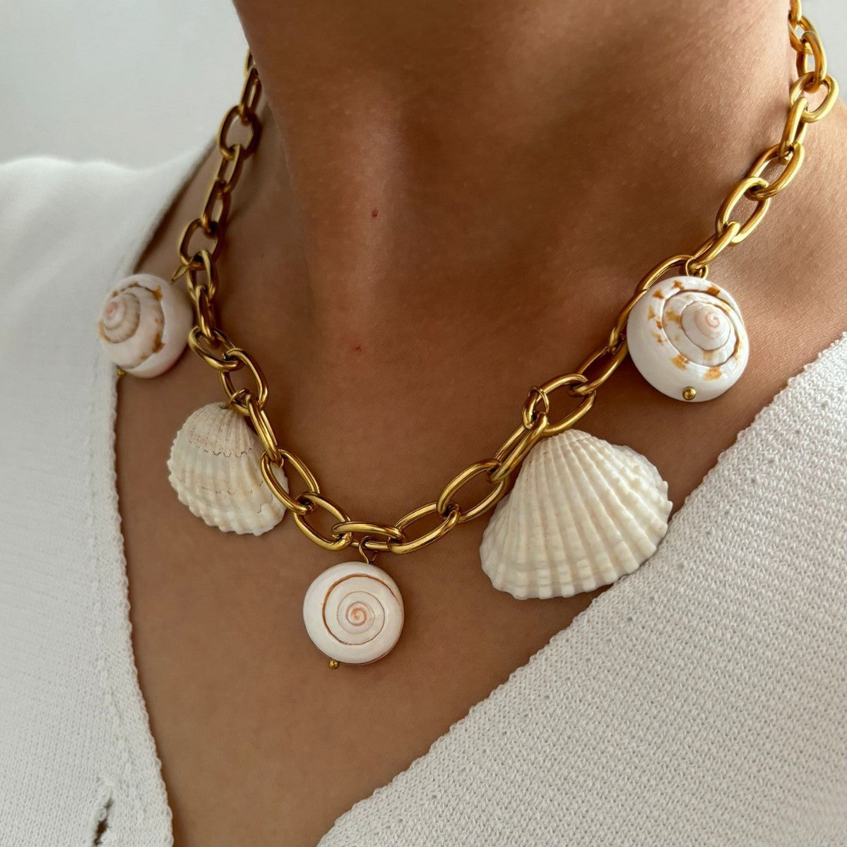 LAIS Women's Personality Stylish Stainless Steel Cross Chain Conch Shell Necklace, with Electroplating Process, Golden Tone Shows Exaggerated Charm