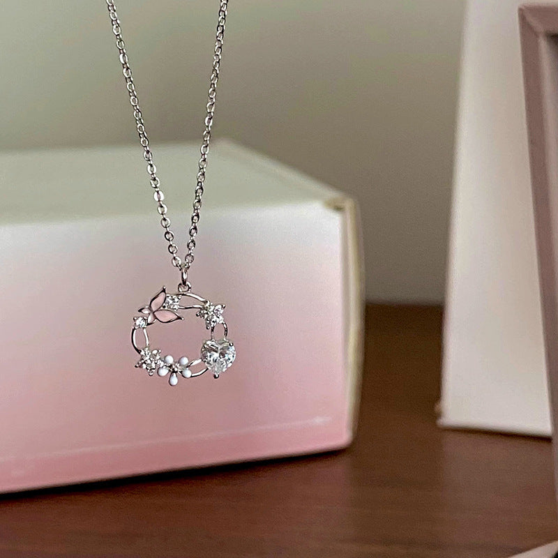 LAIS Girls' Exclusive Niche Zircon Inlaid Butterfly Necklace, Stainless Steel Plated with White Gold, O-ring Chain Shows Romantic Love