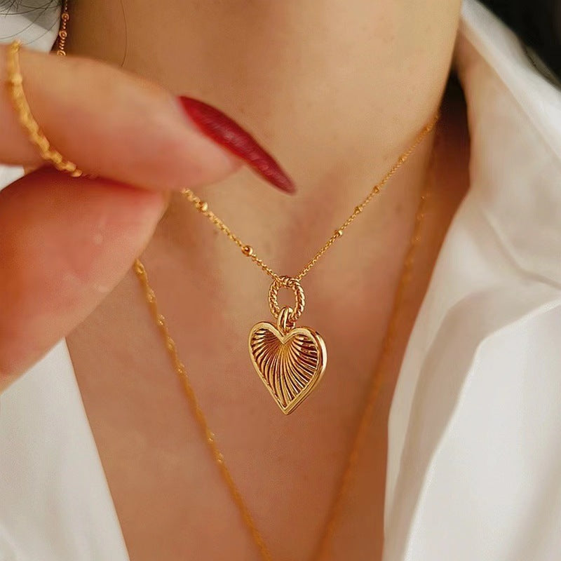 LAIS Women's Exclusive High - grade Titanium Steel Golden Heart - shaped Clavicle Chain, Unique Geometric Shape Attracts Attention