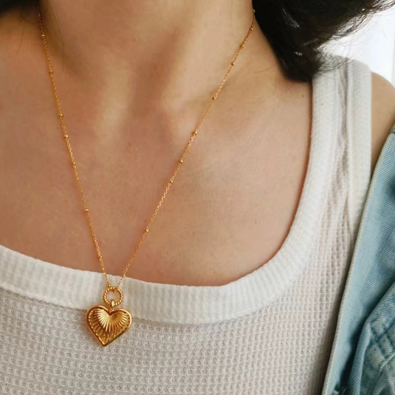 LAIS Women's Exclusive High - grade Titanium Steel Golden Heart - shaped Clavicle Chain, Unique Geometric Shape Attracts Attention