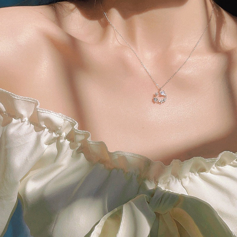 LAIS Girls' Exclusive Niche Zircon Inlaid Butterfly Necklace, Stainless Steel Plated with White Gold, O-ring Chain Shows Romantic Love