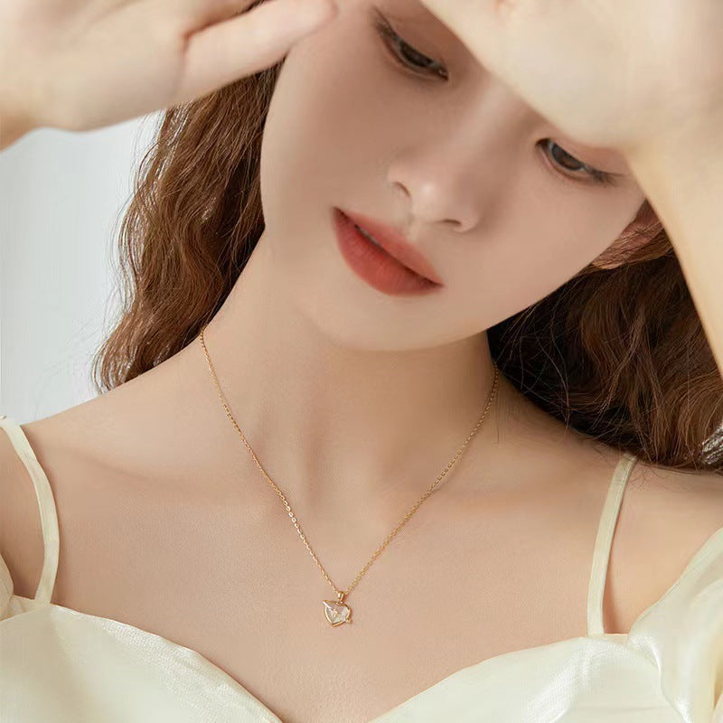 LAIS Mother-of-Pearl Heart Necklace – Minimalist Niche Clavicle Jewelry