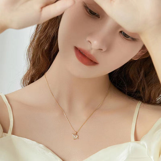 LAIS Mother-of-Pearl Heart Necklace – Minimalist Niche Clavicle Jewelry