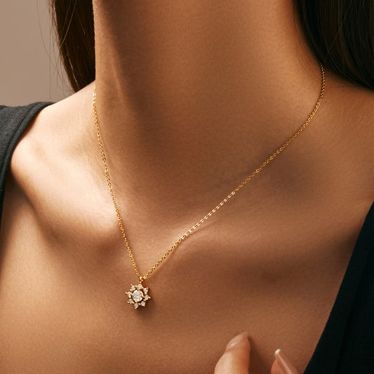 LAIS S925 Sterling Silver Snowflake Necklace, Enhanced by Diamond Process, Clavicle Chain Design, 41-50cm Showcasing High-grade Texture