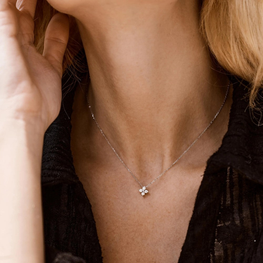 LAIS Four Leaf Clover Clavicle Necklace – Minimal Casual Style for Women