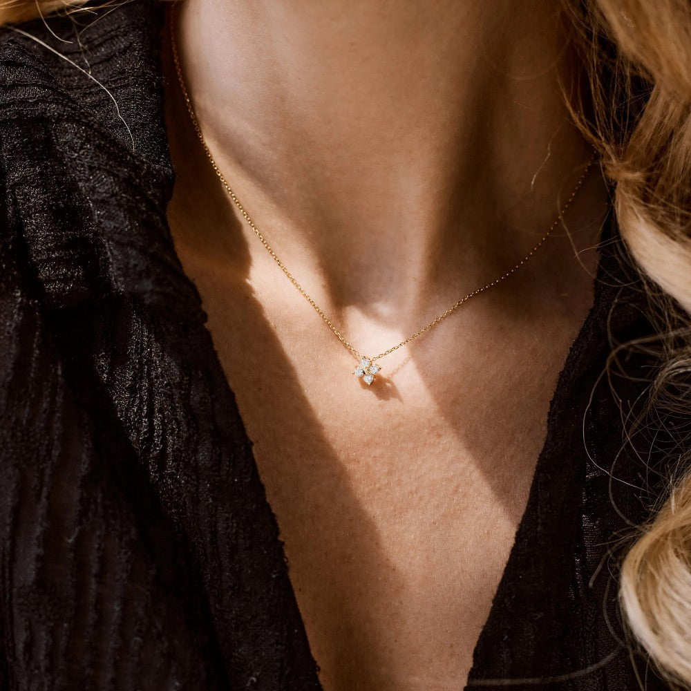LAIS Four Leaf Clover Clavicle Necklace – Minimal Casual Style for Women